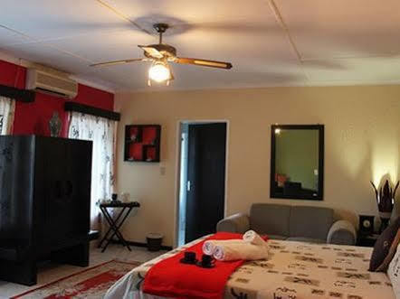 A Knights Rest Guesthouse Pretoria-Noord Exteriör bild
